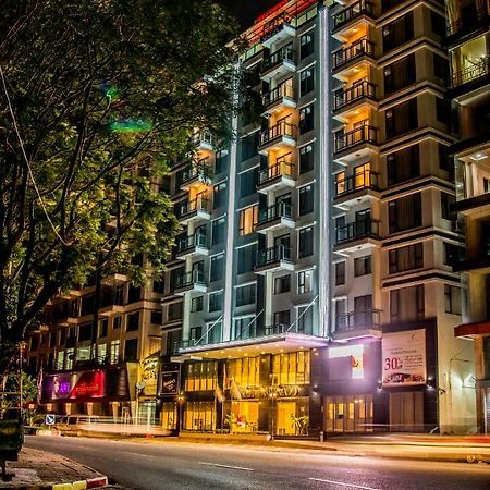 Esperado Lake View Hotel Янгон Екстер'єр фото