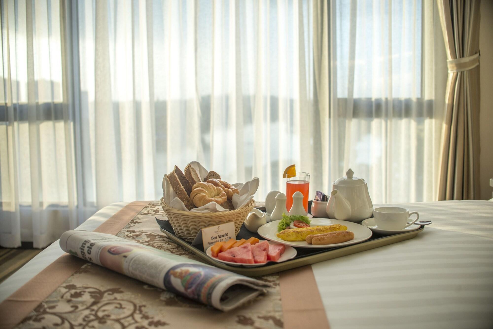 Esperado Lake View Hotel Янгон Екстер'єр фото