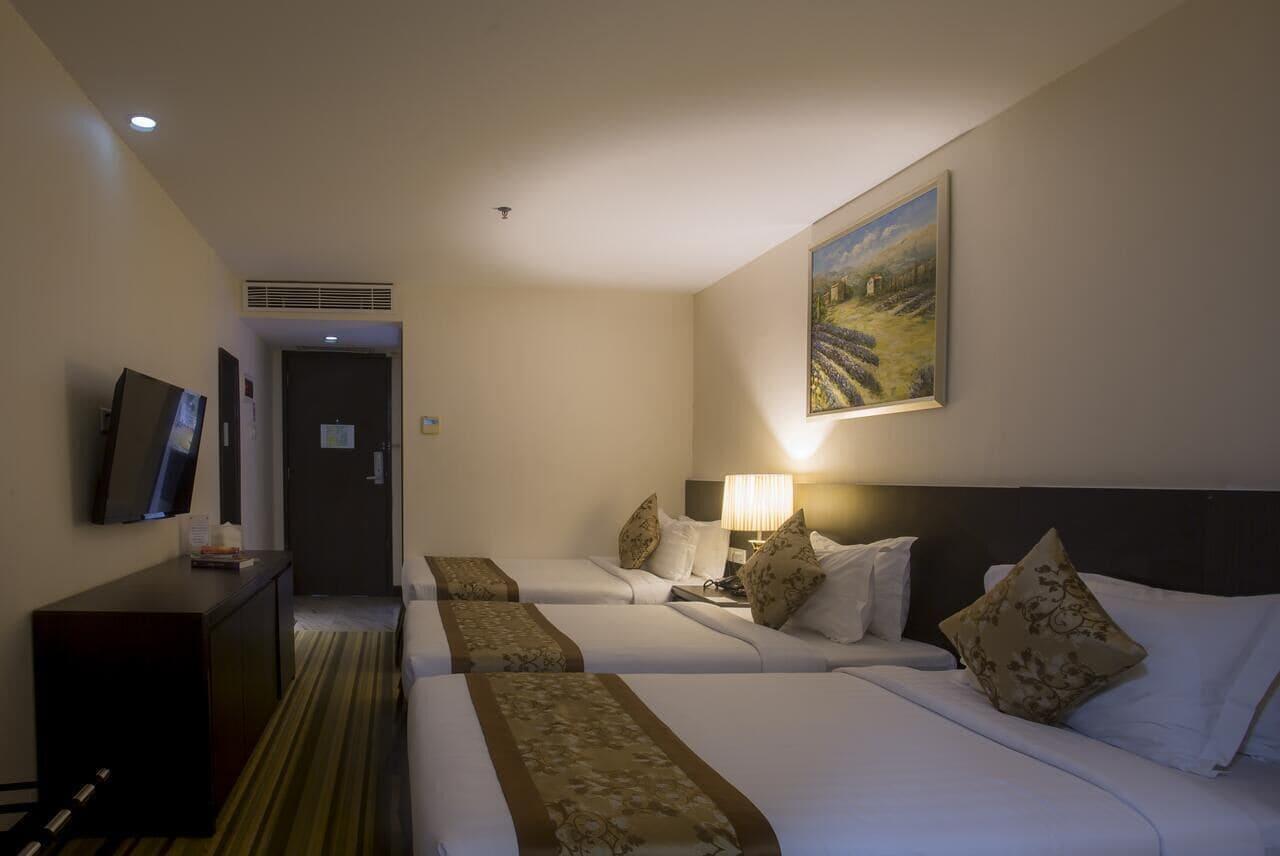 Esperado Lake View Hotel Янгон Екстер'єр фото