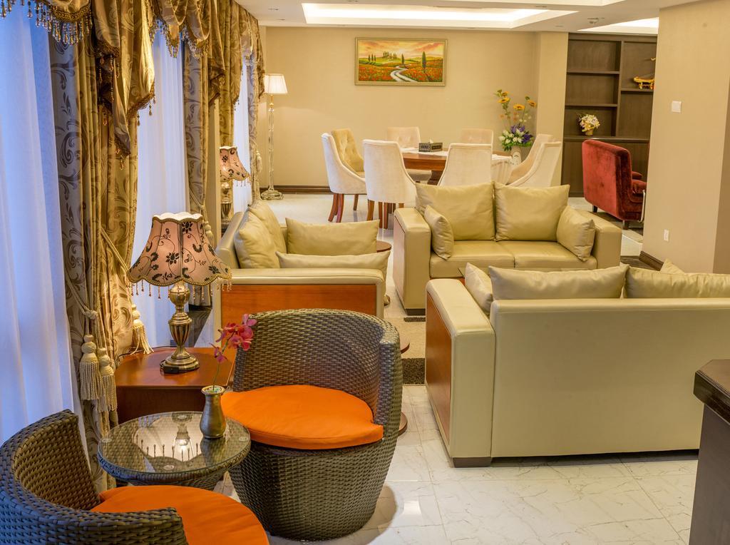 Esperado Lake View Hotel Янгон Екстер'єр фото
