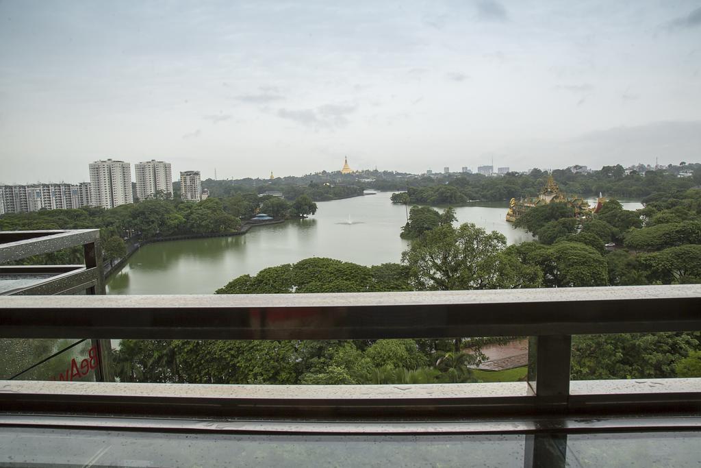Esperado Lake View Hotel Янгон Екстер'єр фото