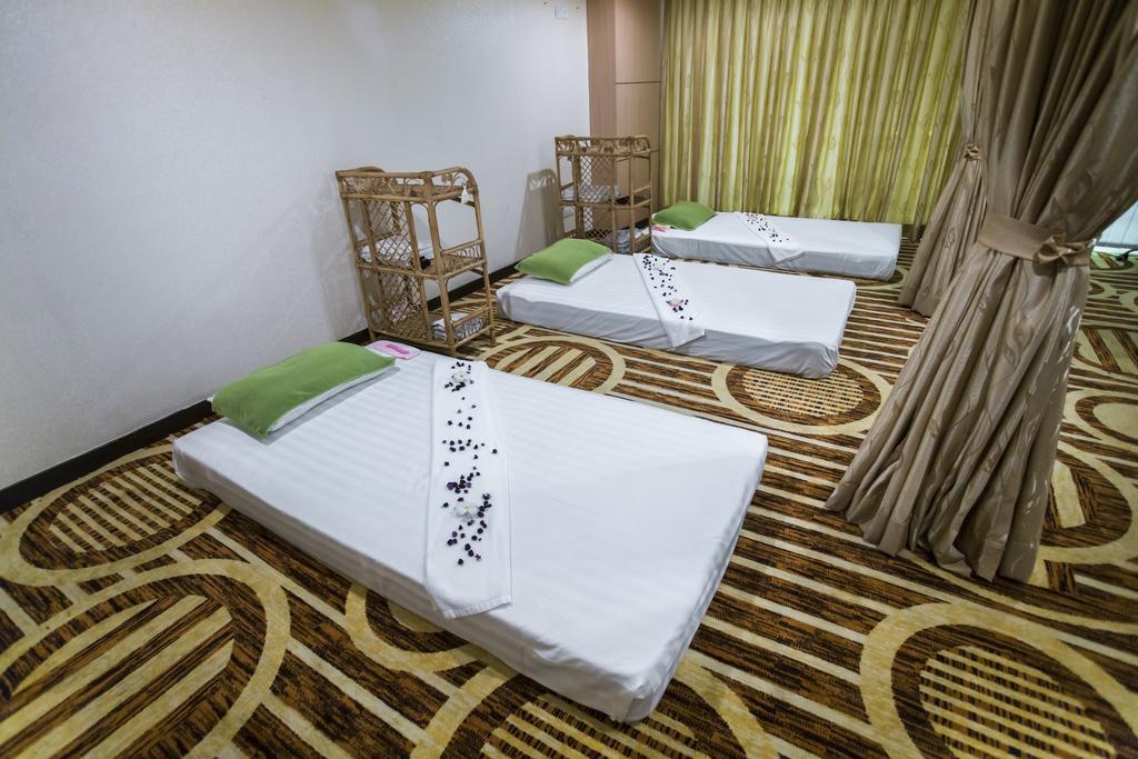 Esperado Lake View Hotel Янгон Екстер'єр фото