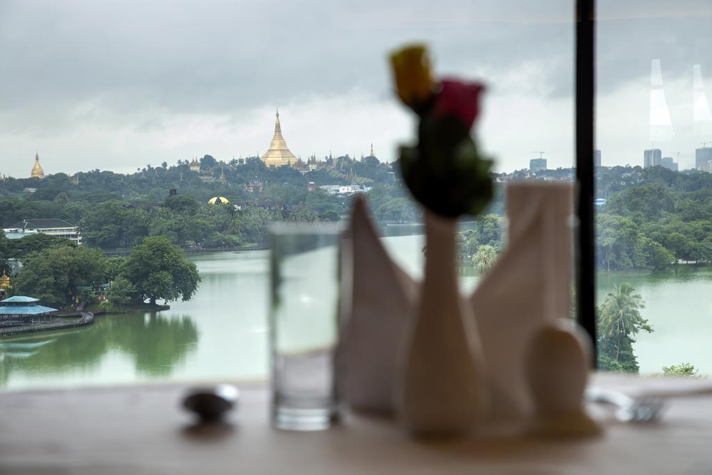 Esperado Lake View Hotel Янгон Екстер'єр фото