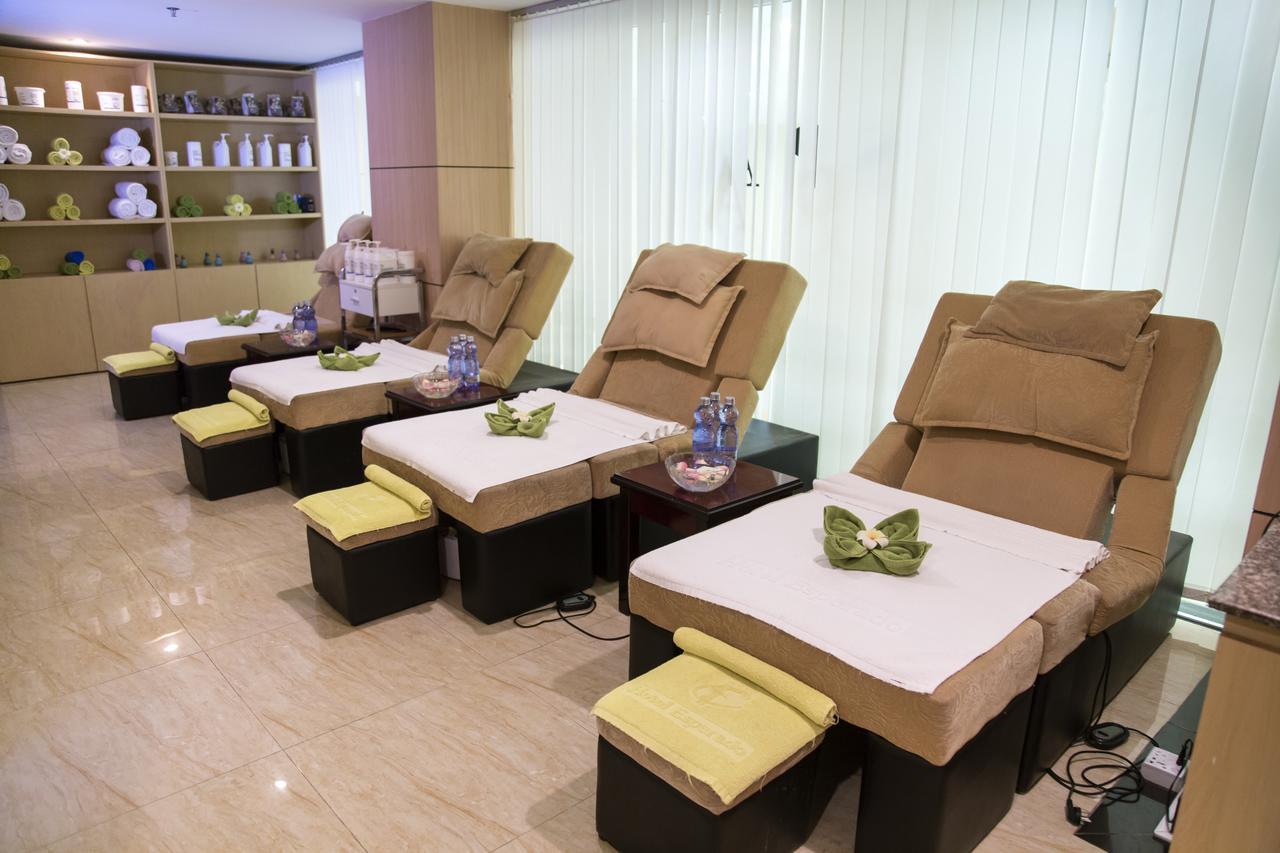 Esperado Lake View Hotel Янгон Екстер'єр фото