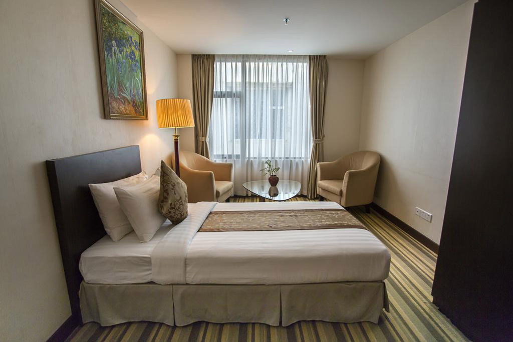 Esperado Lake View Hotel Янгон Екстер'єр фото