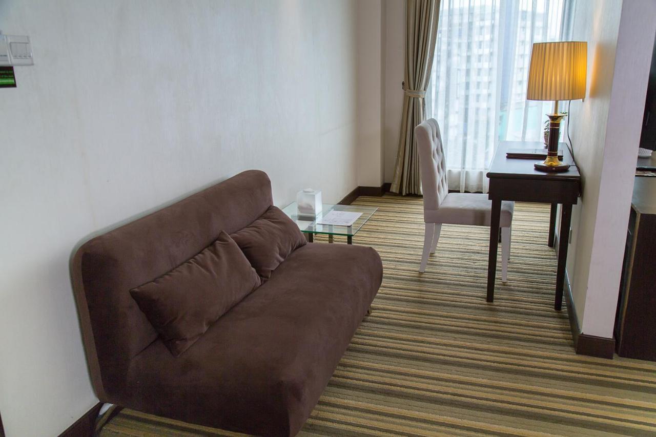 Esperado Lake View Hotel Янгон Екстер'єр фото