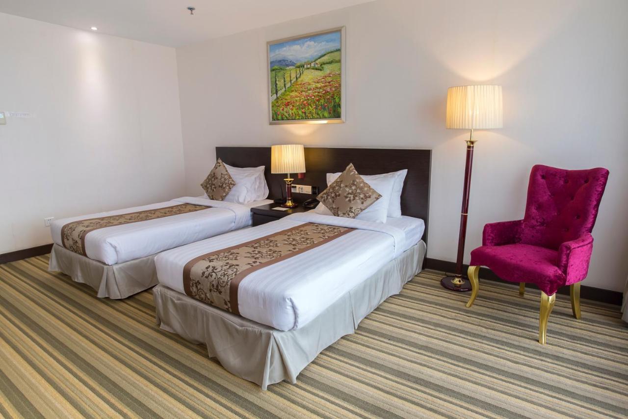 Esperado Lake View Hotel Янгон Екстер'єр фото