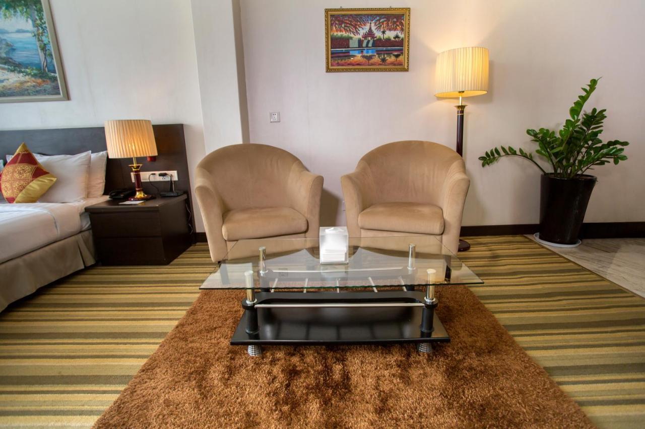 Esperado Lake View Hotel Янгон Екстер'єр фото