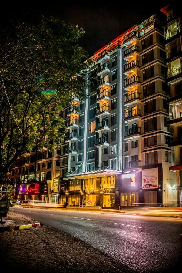 Esperado Lake View Hotel Янгон Екстер'єр фото